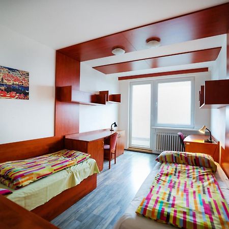 Eislerova Kolej Jarov Hostel Prague Luaran gambar