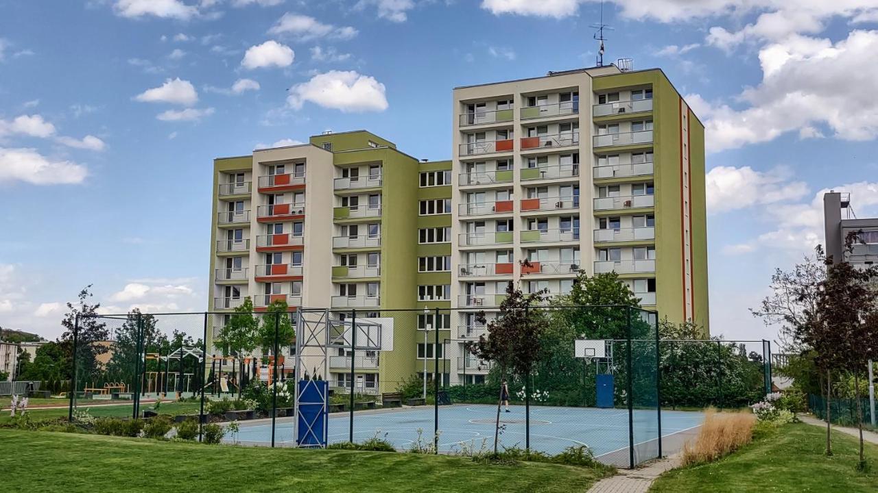Eislerova Kolej Jarov Hostel Prague Luaran gambar