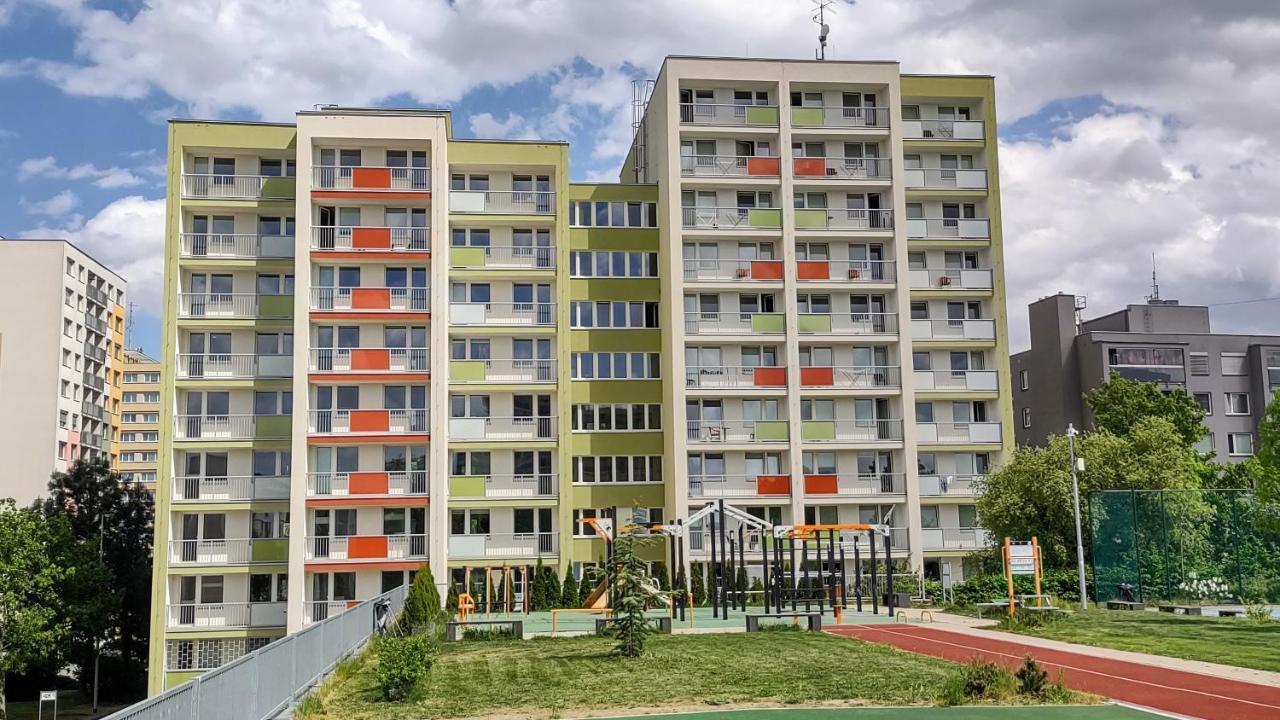 Eislerova Kolej Jarov Hostel Prague Luaran gambar