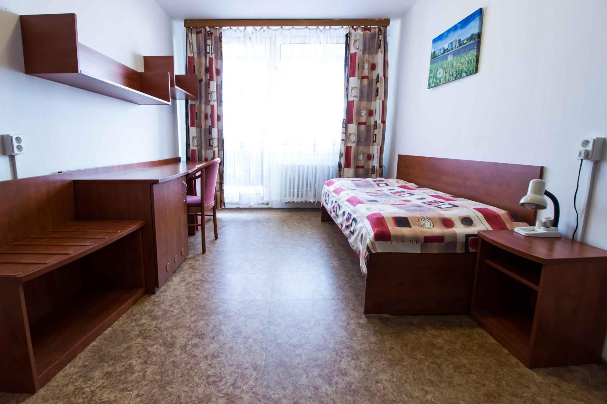 Eislerova Kolej Jarov Hostel Prague Luaran gambar