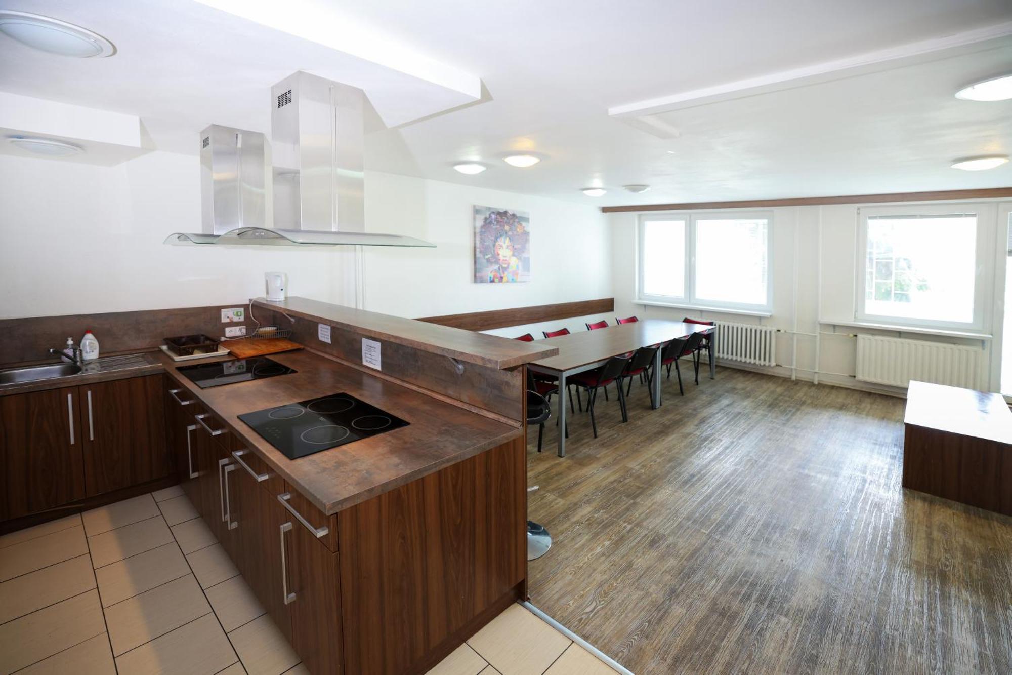 Eislerova Kolej Jarov Hostel Prague Luaran gambar
