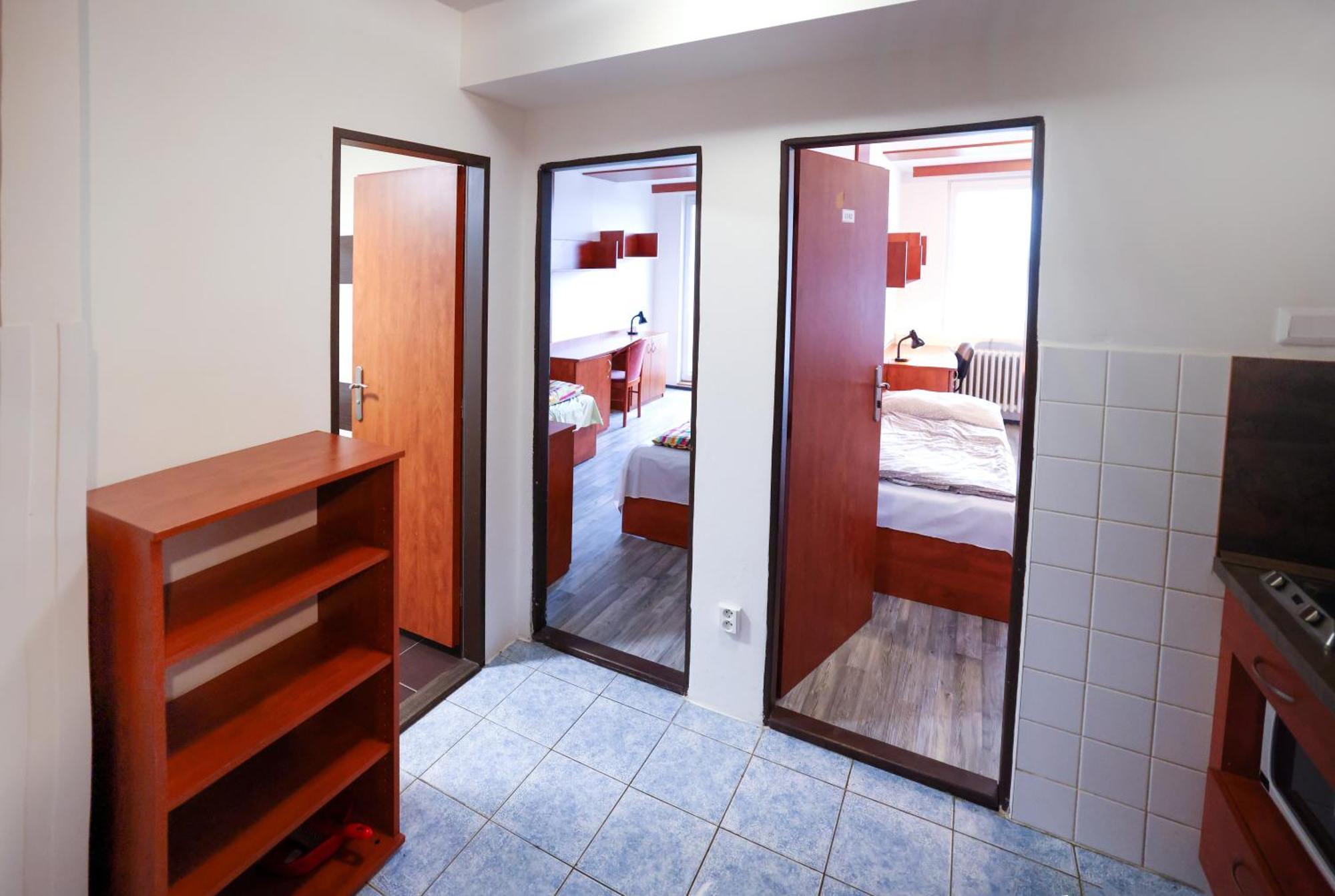 Eislerova Kolej Jarov Hostel Prague Luaran gambar