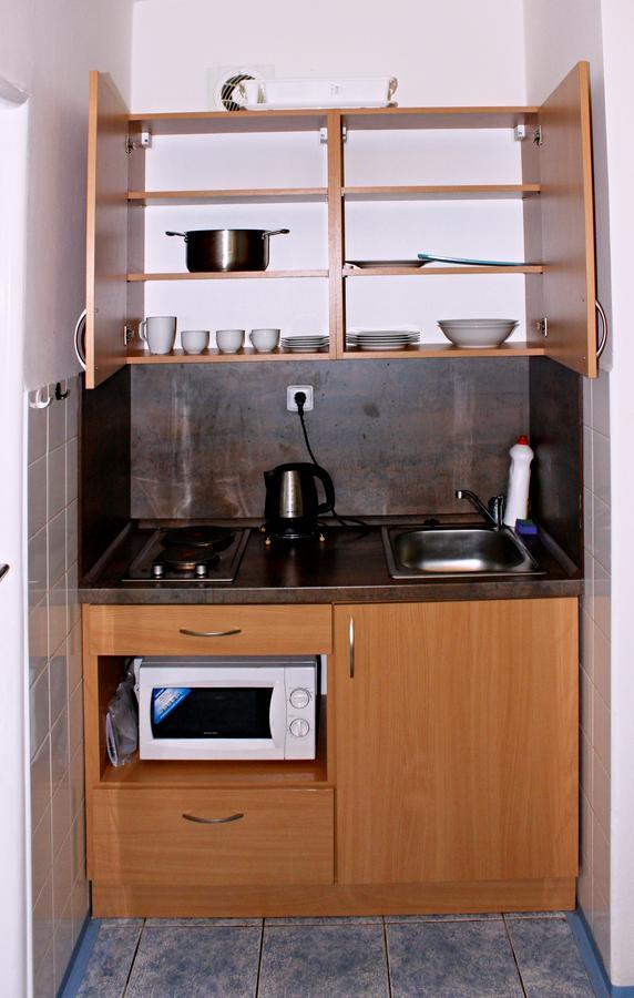 Eislerova Kolej Jarov Hostel Prague Luaran gambar