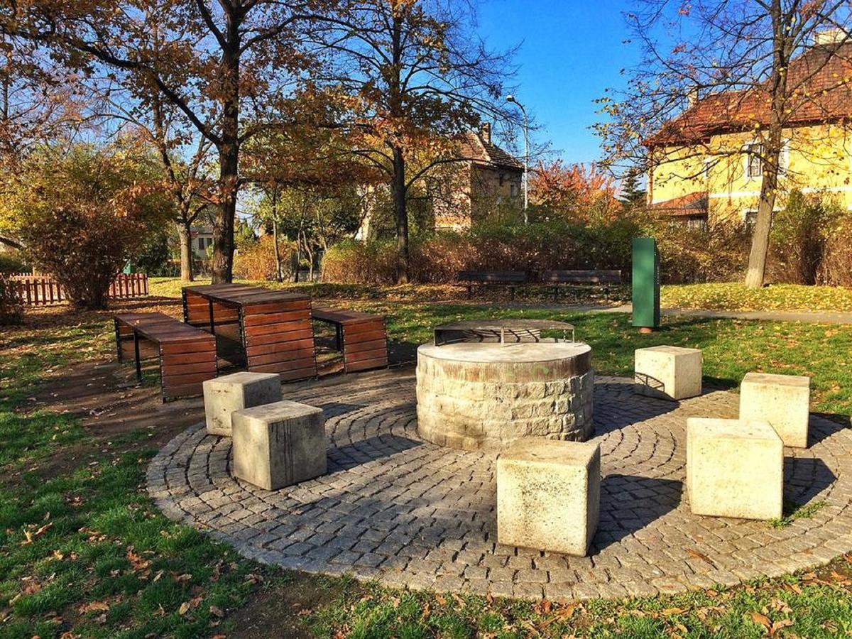 Eislerova Kolej Jarov Hostel Prague Luaran gambar