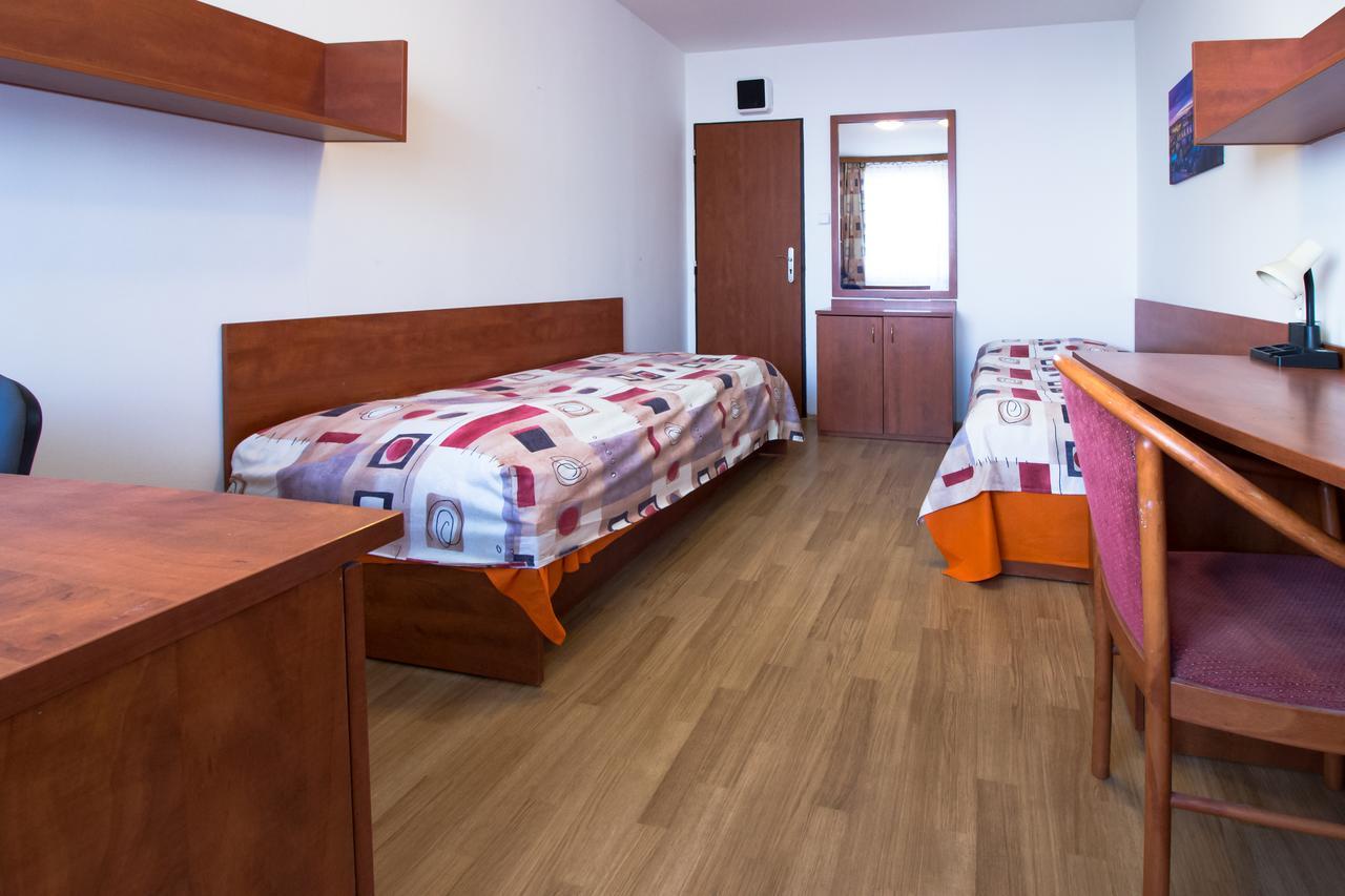 Eislerova Kolej Jarov Hostel Prague Luaran gambar