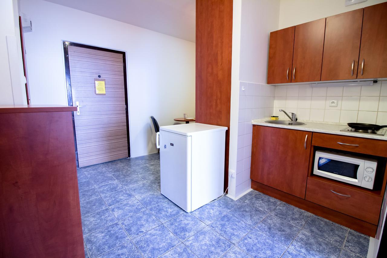 Eislerova Kolej Jarov Hostel Prague Luaran gambar